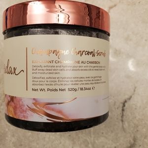 Manna Kadar Champagne Charcoal Scrub